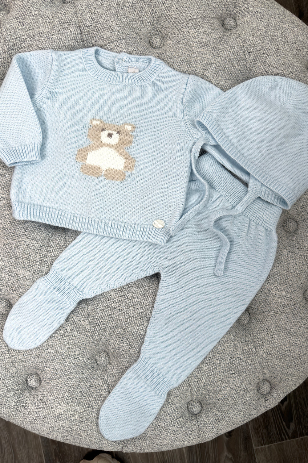 Martín Aranda "Osito" Baby Blue Knitted Bear Top, Leggings & Bonnet | Millie and John