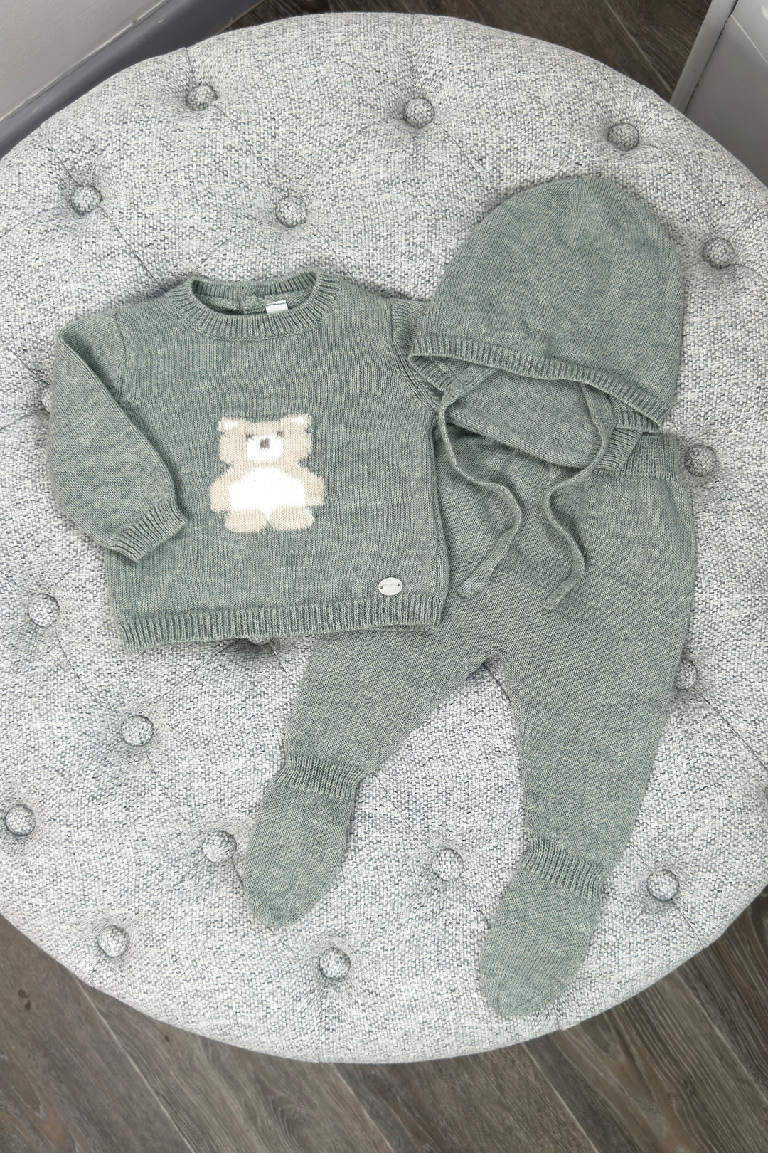 Martín Aranda "Osito" Sage Green Knitted Bear Top, Leggings & Bonnet | Millie and John