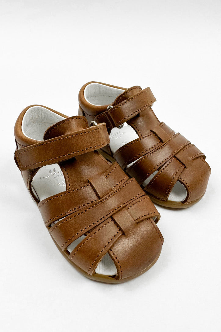 León Shoes X M&J "Pedro" Brown Leather Sandals | Millie and John