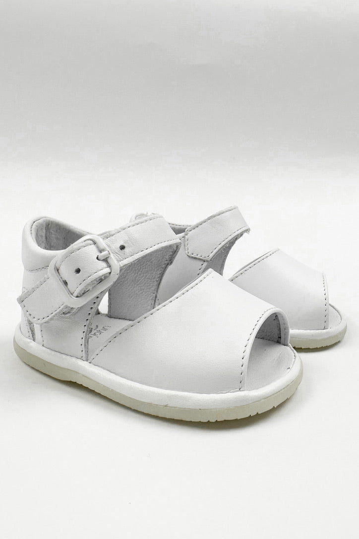 León Shoes X M&J "Sierra" White Leather Sandals | Millie and John