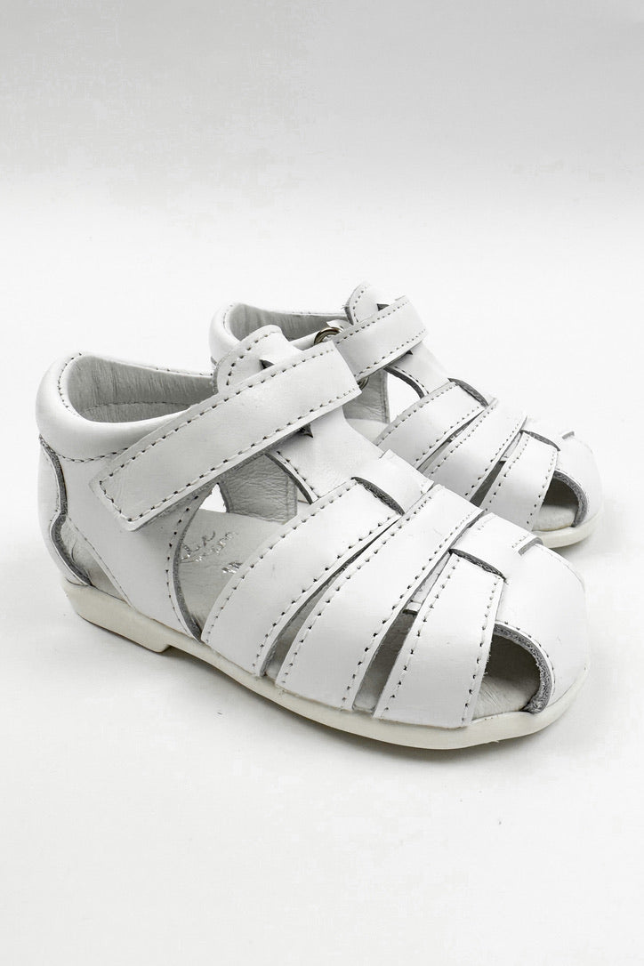 León Shoes X M&J "Pedro" White Leather Sandals | Millie and John