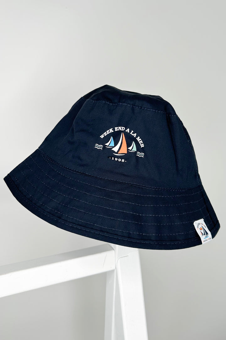 Week-end à la Mer "Memphis" Reversible Navy Bucket Hat | Millie and John