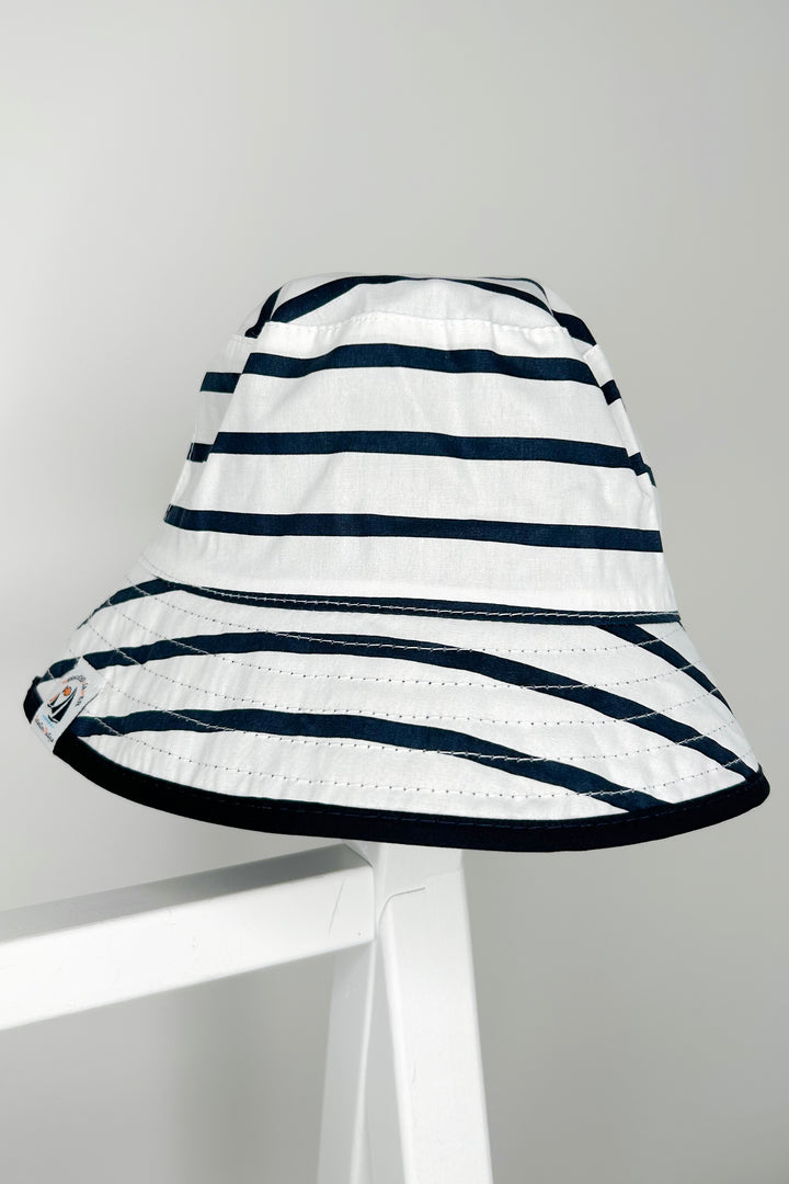 Week-end à la Mer "Memphis" Reversible Navy Bucket Hat | Millie and John