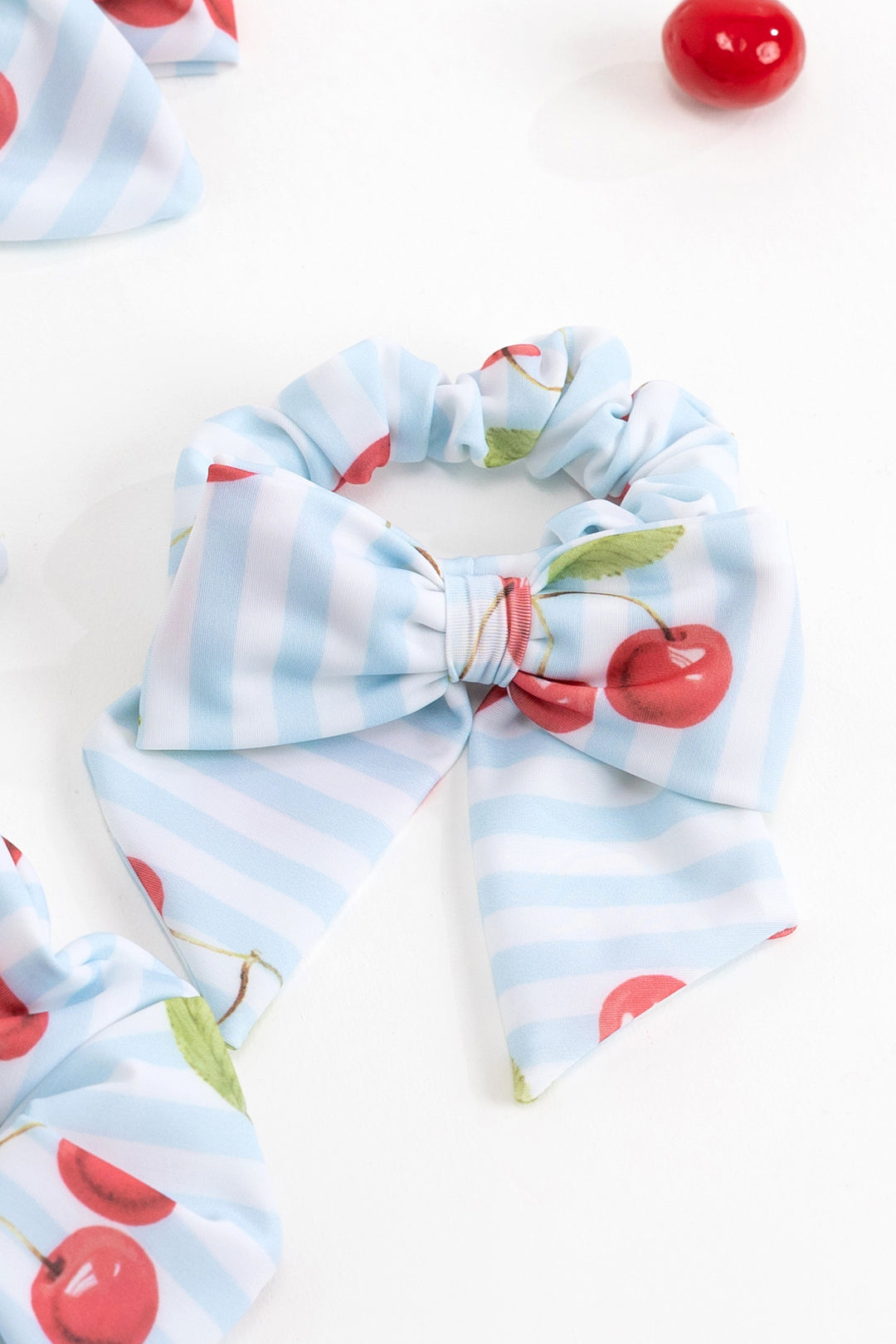 Meia Pata PREORDER CHERRIES Bow Scrunchie | Millie and John