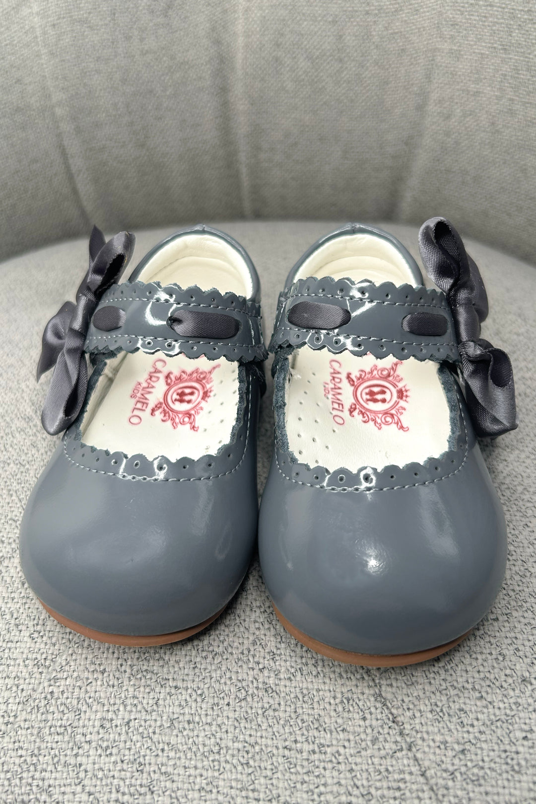 Caramelo Kids Grey Patent Leather Satin Bow Mary Jane Shoes | Millie and John