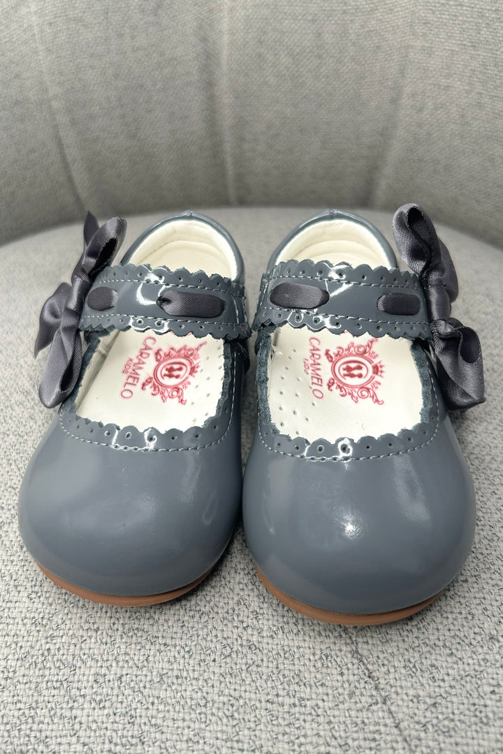 Caramelo Kids Grey Patent Leather Satin Bow Mary Jane Shoes | Millie and John