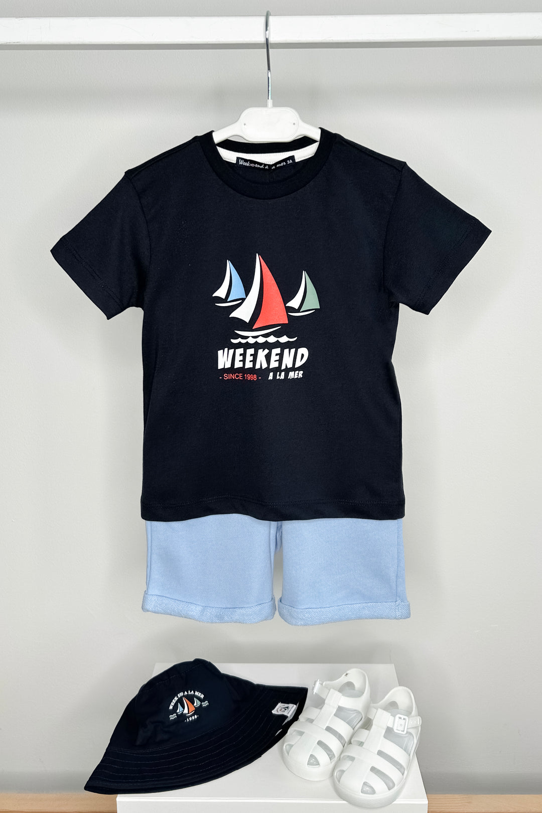 Week-end à la Mer "Maddox" Navy Sailboat T-Shirt & Blue Shorts | Millie and John