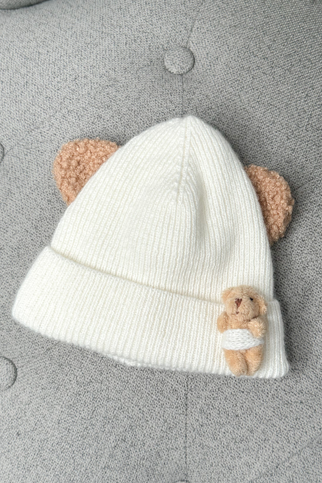 Jamiks Ivory Ribbed Bear Beanie Hat | Millie and John