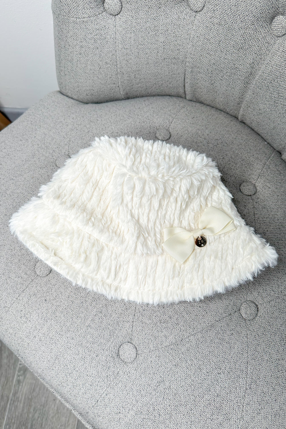 Jamiks Ivory Faux Fur Bucket Hat | Millie and John