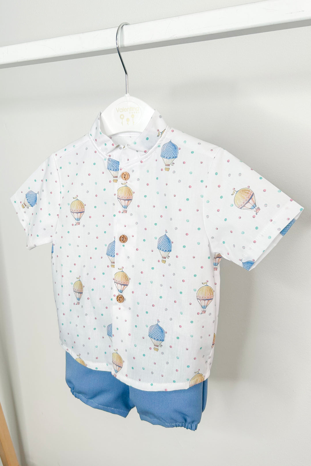 Valentina Bebés "Finley" Blue Hot Air Balloon Shirt & Shorts | Millie and John