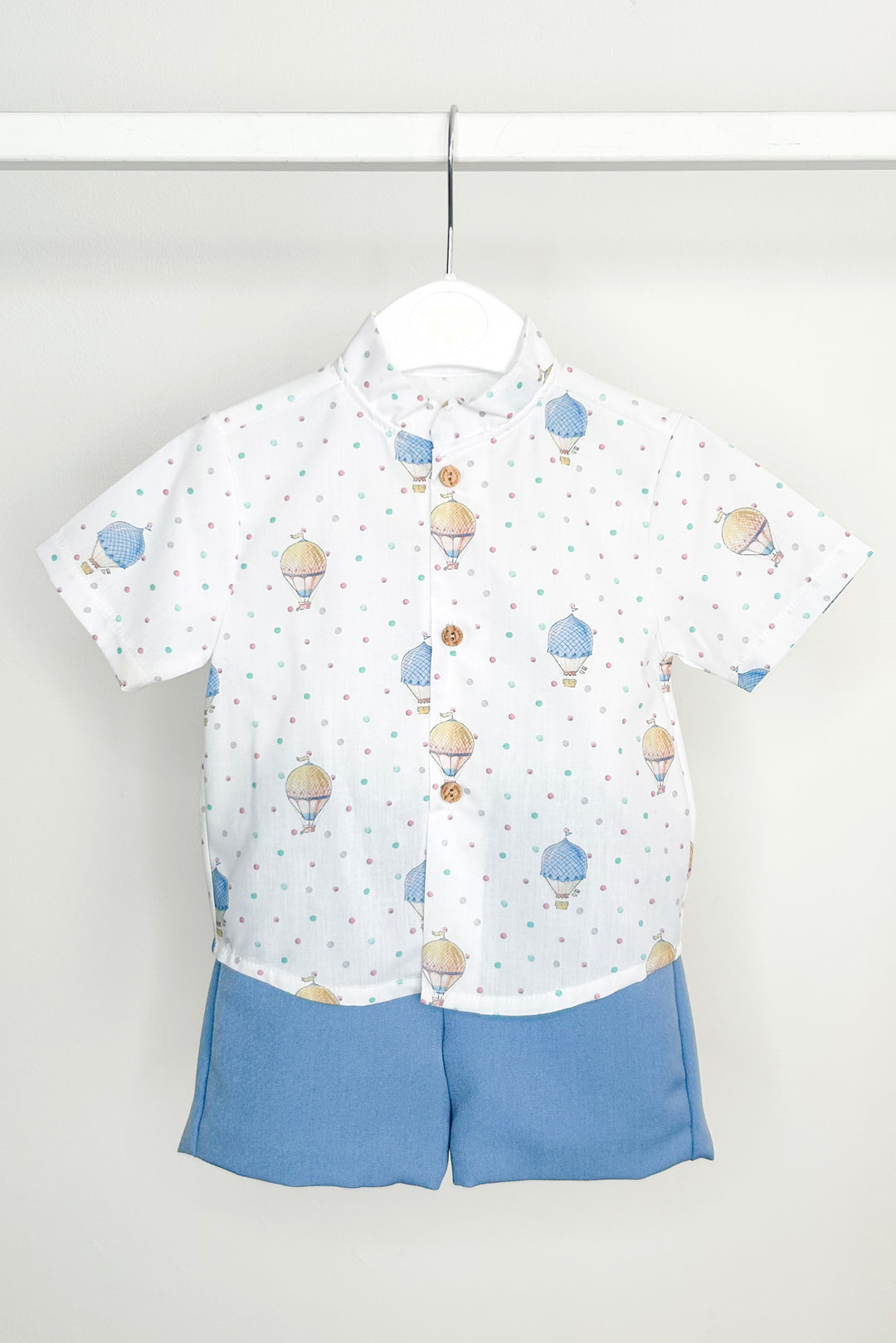 Valentina Bebés "Finley" Blue Hot Air Balloon Shirt & Shorts | Millie and John
