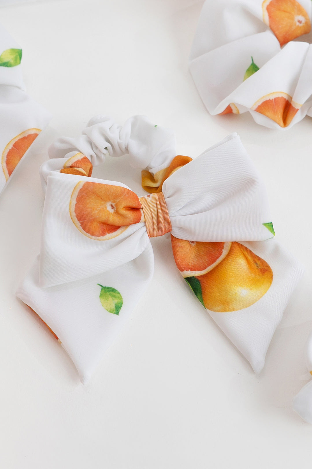 Meia Pata PREORDER ORANGES Bow Scrunchie | Millie and John