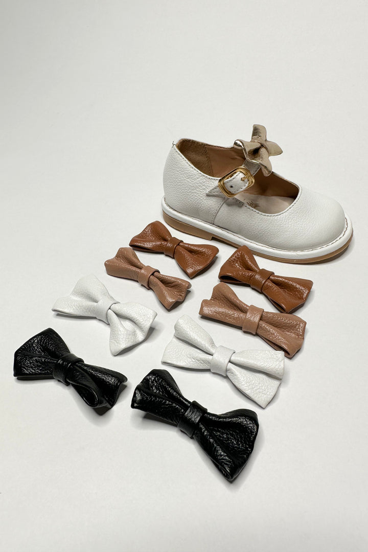 Ananás Petit "Beth" White Leather Bow Shoes | Millie and John