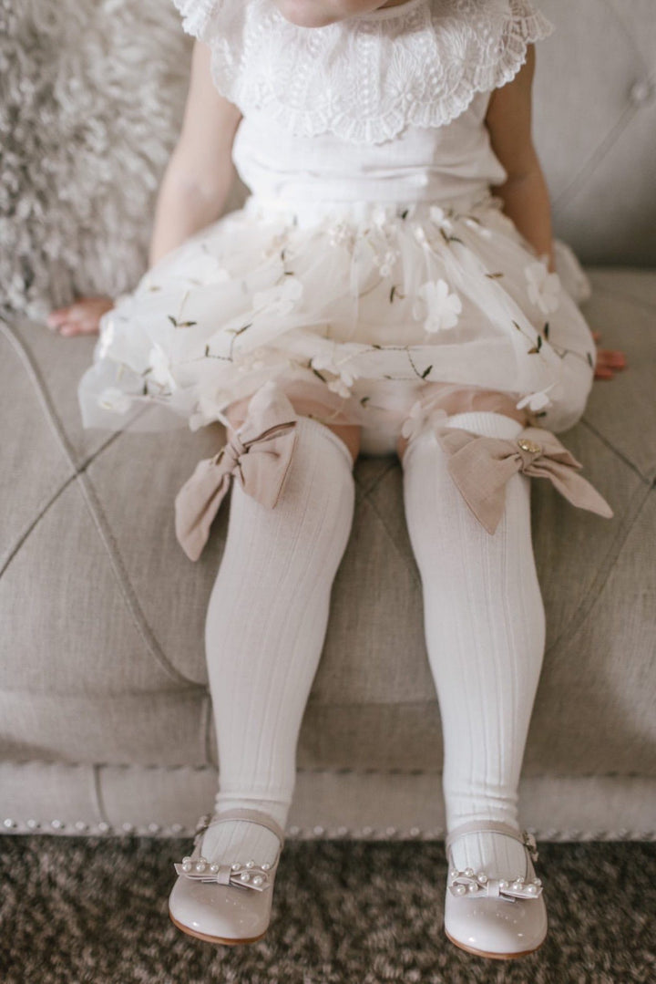 Petit Maison "Emma" Linen Bow Socks | Millie and John