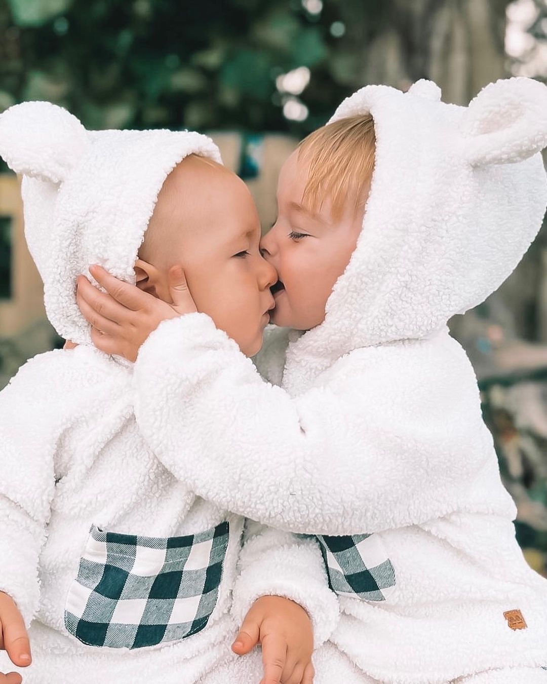 Unisex - Millie and John