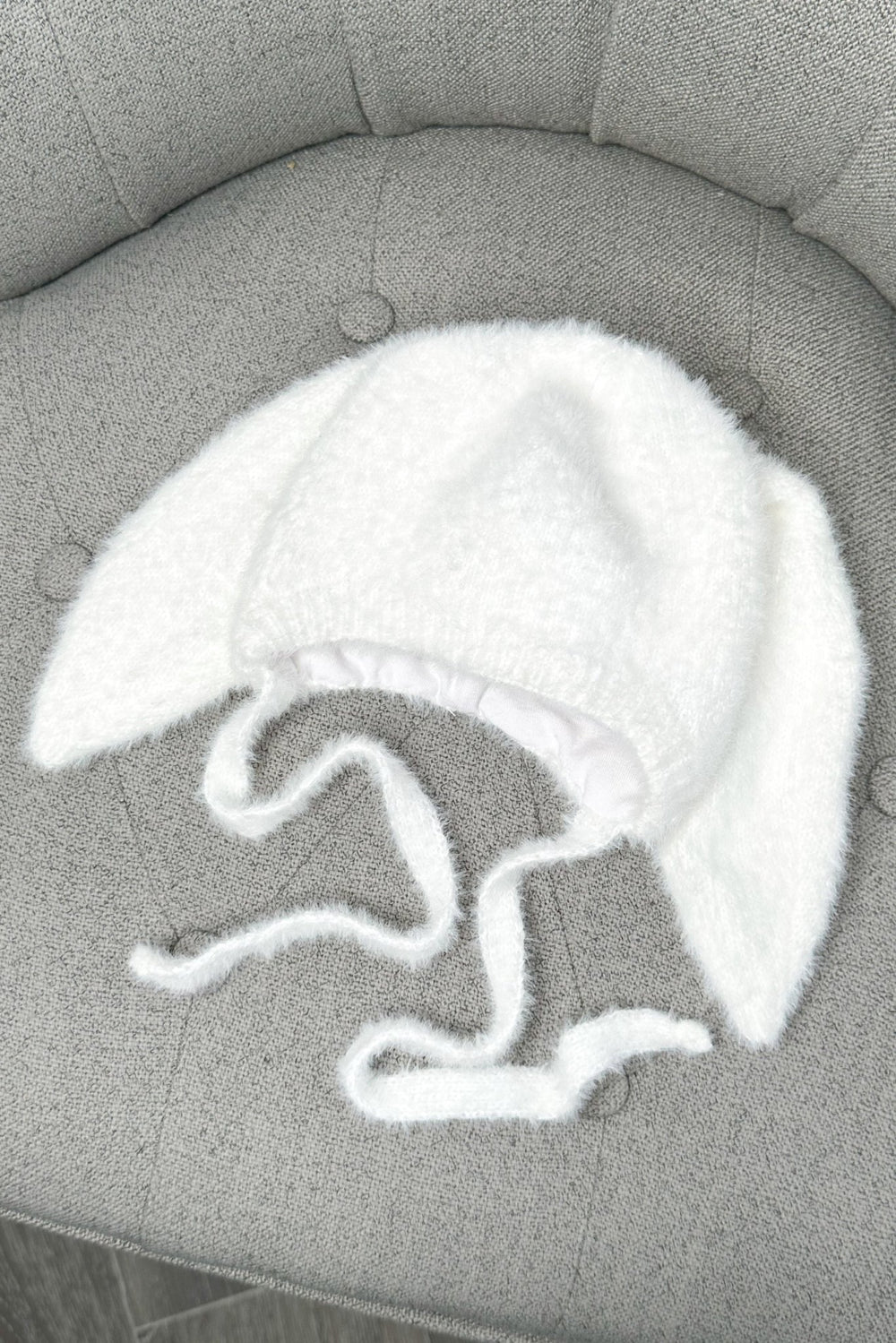 Jamiks Fluffy White Bunny Ear Hat - Millie and John