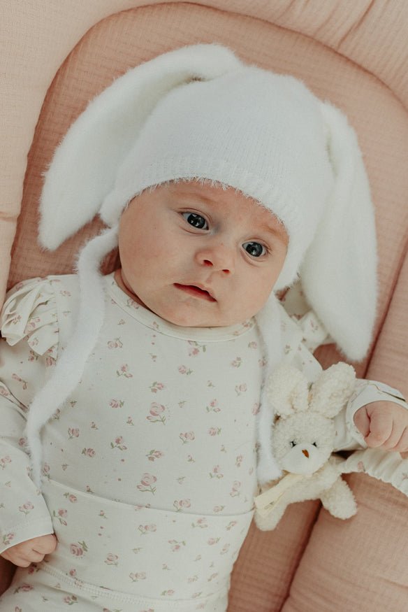 Jamiks Fluffy White Bunny Ear Hat - Millie and John