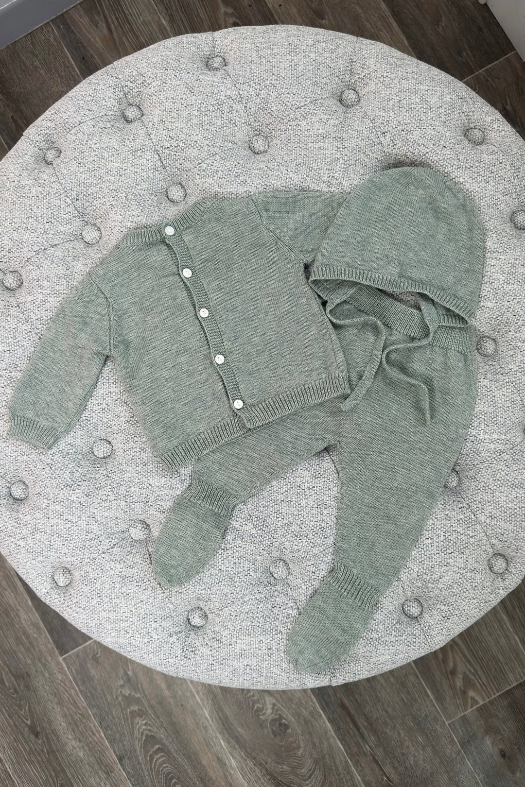 Martín Aranda "Osito" Sage Green Knitted Bear Top, Leggings & Bonnet - Millie and John