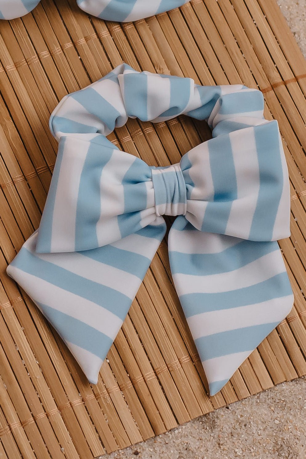 Meia Pata BLUE STRIPES Bow Scrunchie - Millie and John