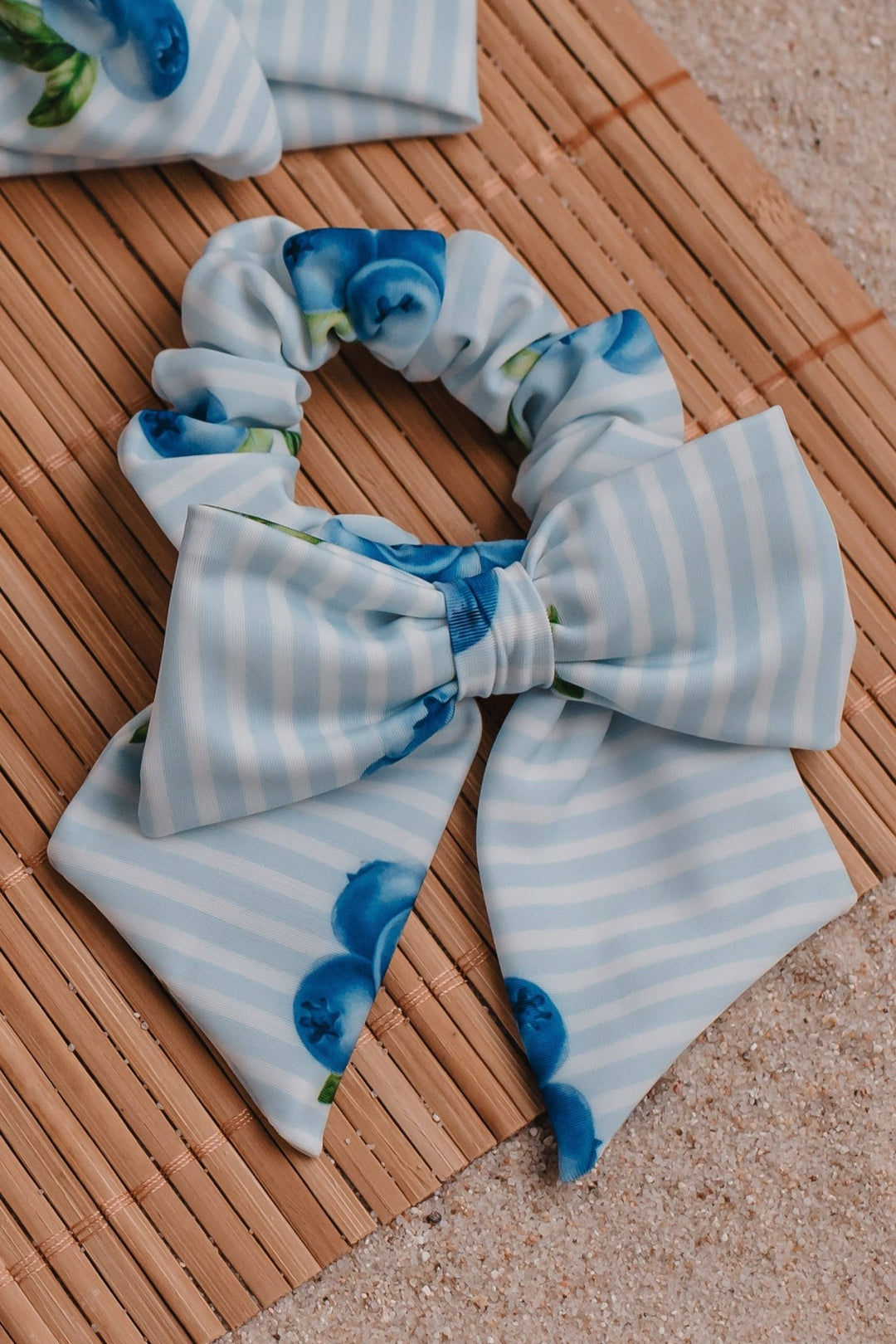 Meia Pata BLUEBERRIES Bow Scrunchie - Millie and John