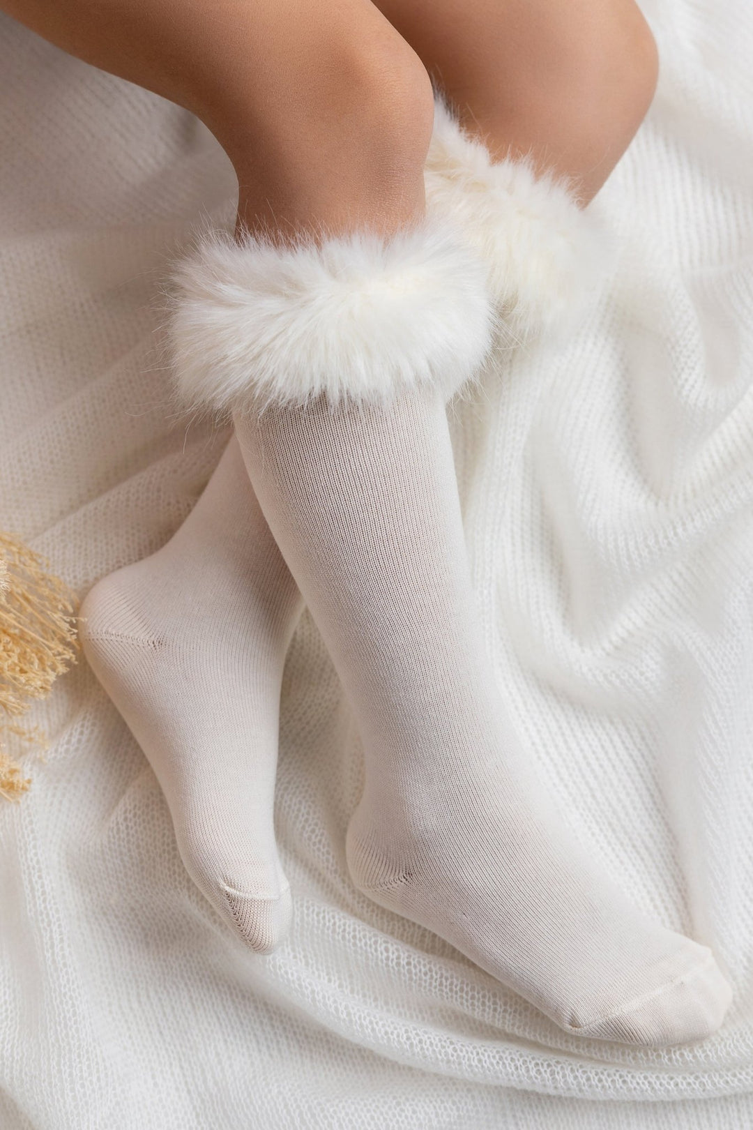Meia Pata Faux Fur Cuff Knee High Socks - Millie and John