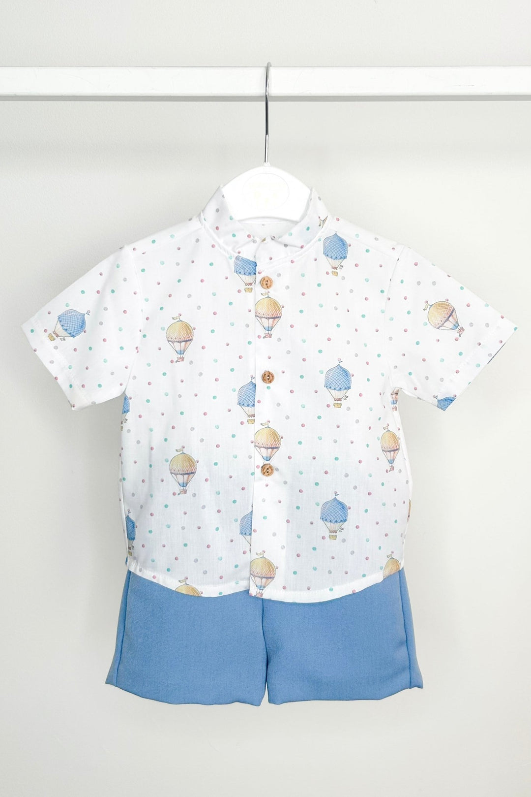 Valentina Bebés "Finley" Blue Hot Air Balloon Shirt & Shorts - Millie and John