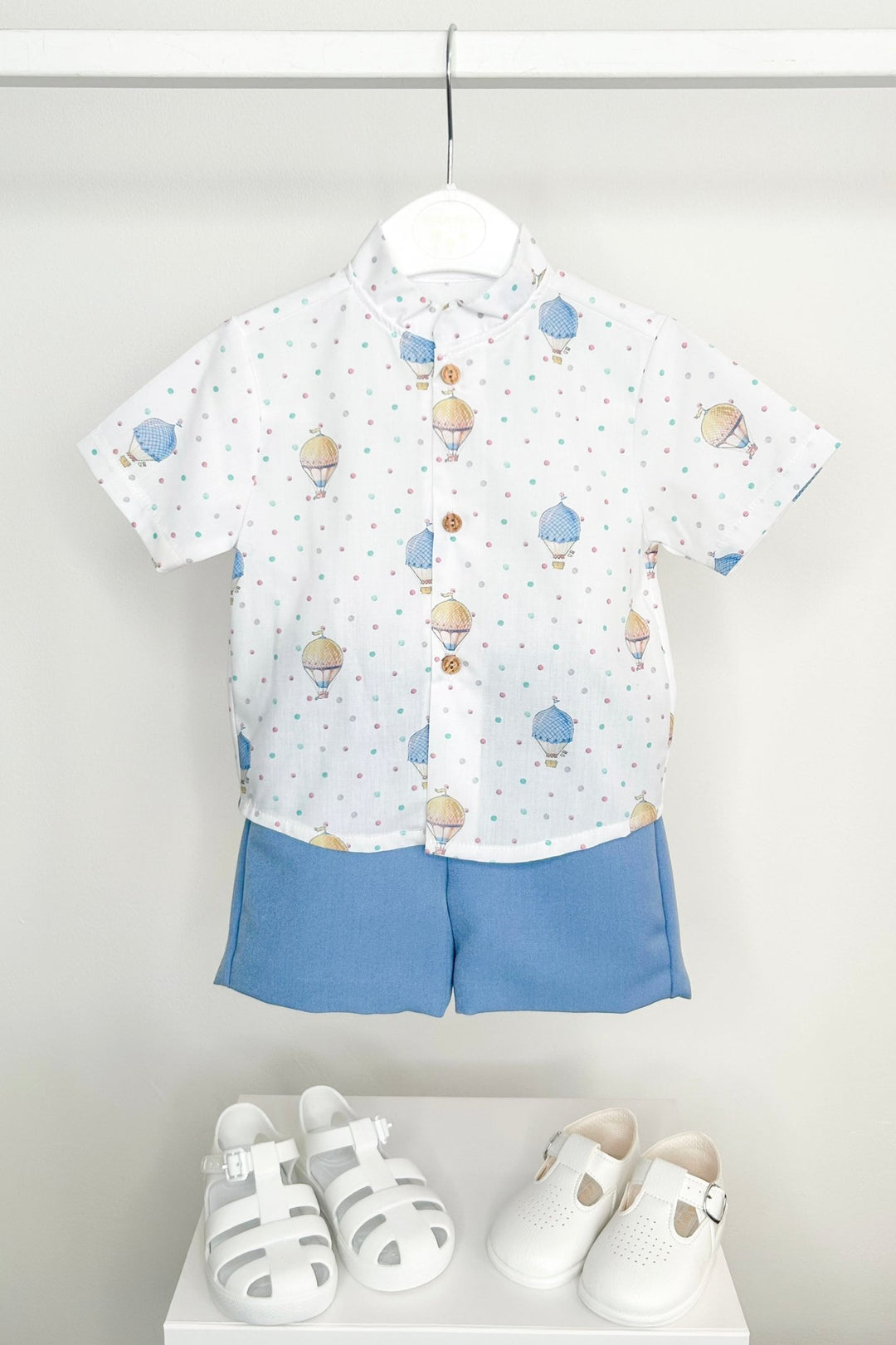Valentina Bebés "Finley" Blue Hot Air Balloon Shirt & Shorts - Millie and John