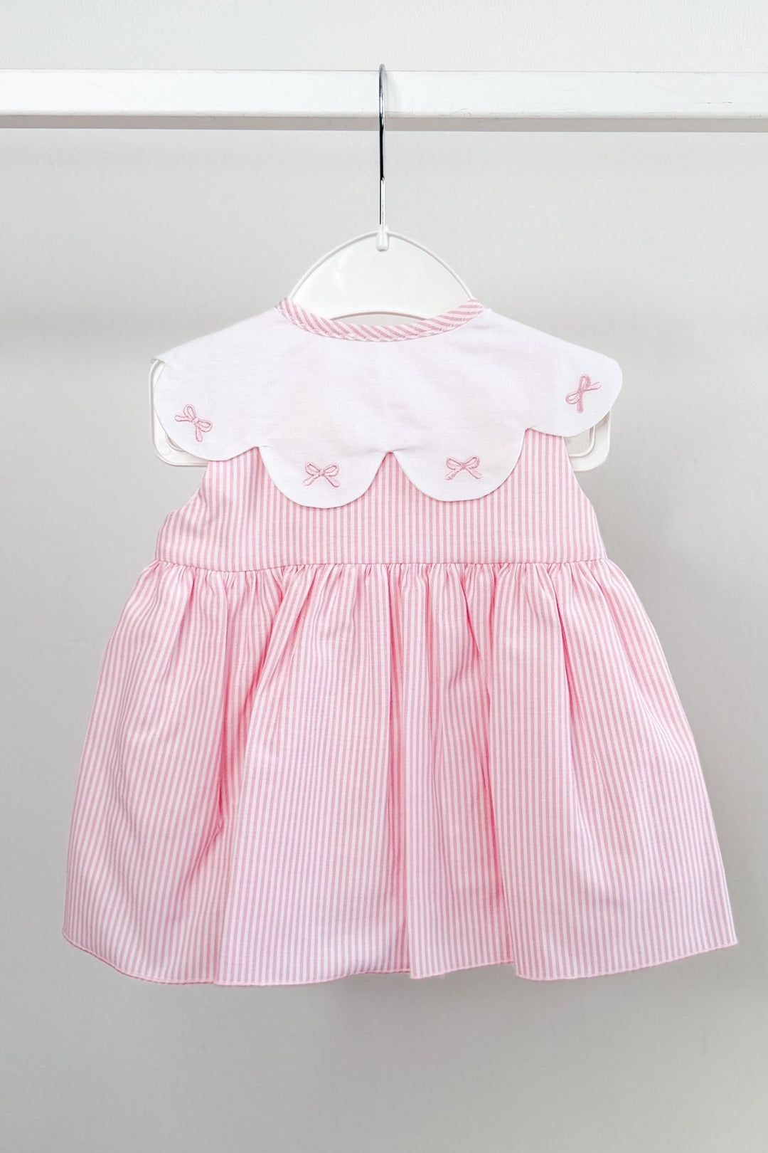 Valentina Bebés "Maisie" Pink Striped Bow Dress &amp; Bloomers - Millie and John