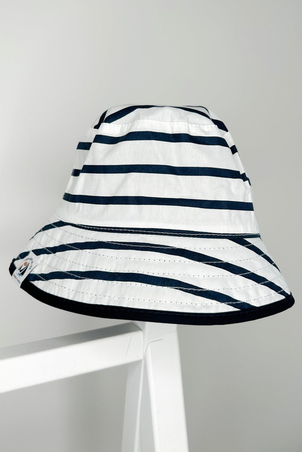 Week - end à la Mer "Memphis" Reversible Navy Bucket Hat - Millie and John