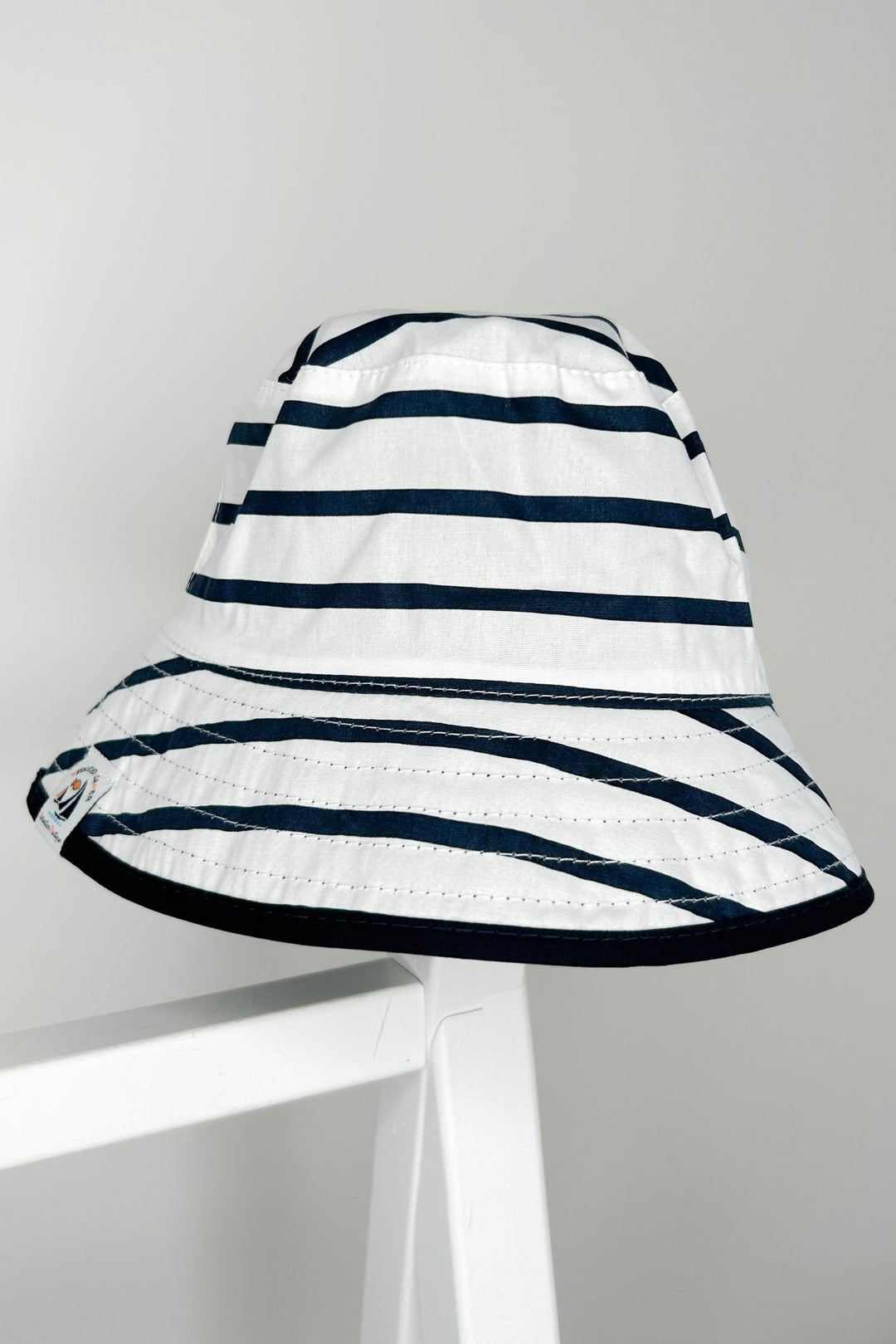 Week - end à la Mer "Memphis" Reversible Navy Bucket Hat - Millie and John