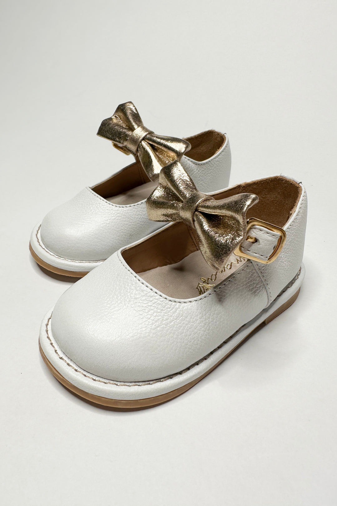 Ananás Petit "Beth" White Leather Bow Shoes | Millie and John