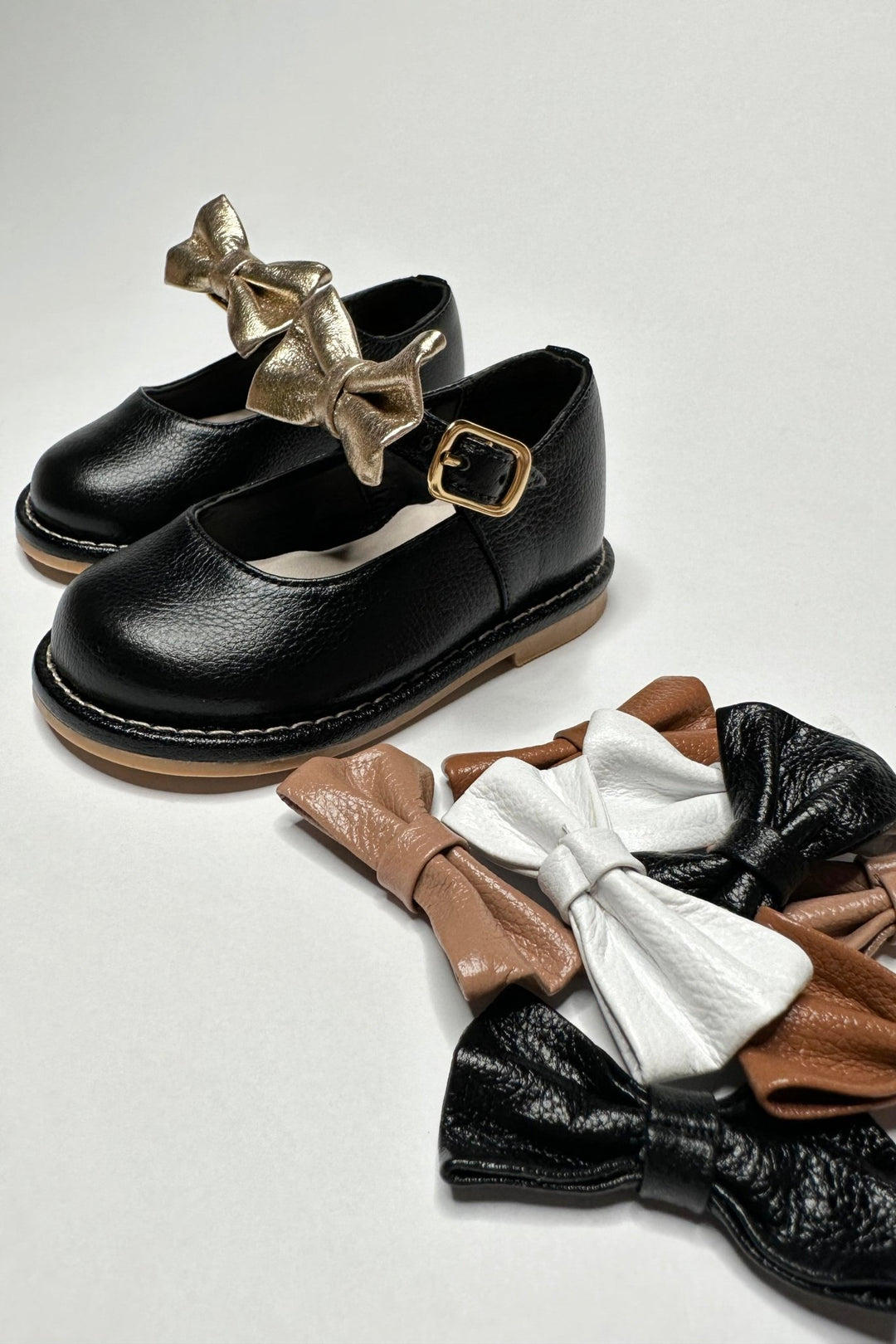 Ananás Petit "Beth" Black Leather Bow Shoes - Millie and John