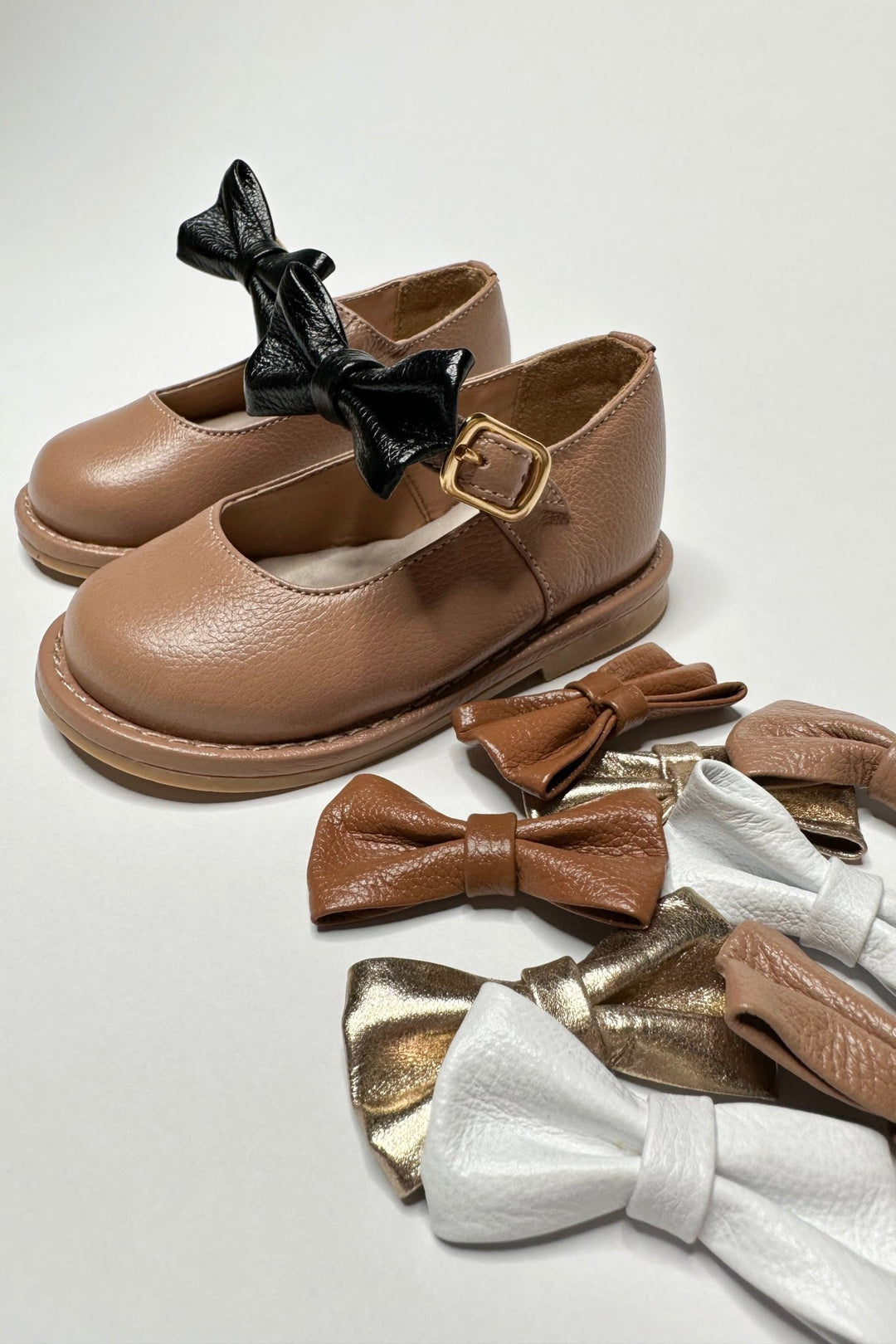 Ananás Petit "Beth" Nude Leather Bow Shoes - Millie and John