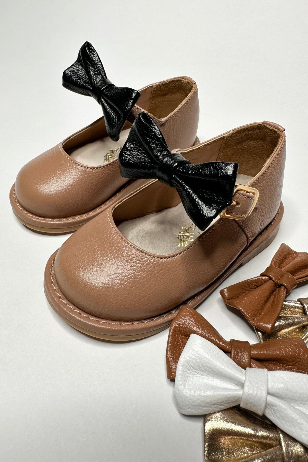 Ananás Petit "Beth" Nude Leather Bow Shoes - Millie and John