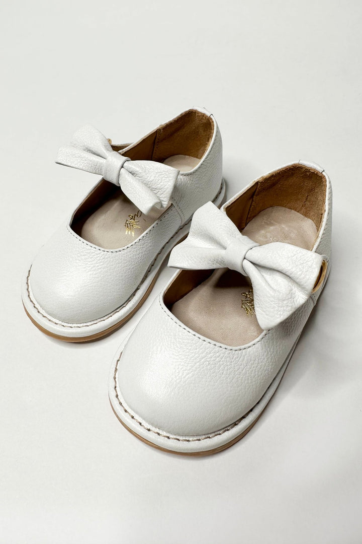Ananás Petit "Beth" White Leather Bow Shoes - Millie and John