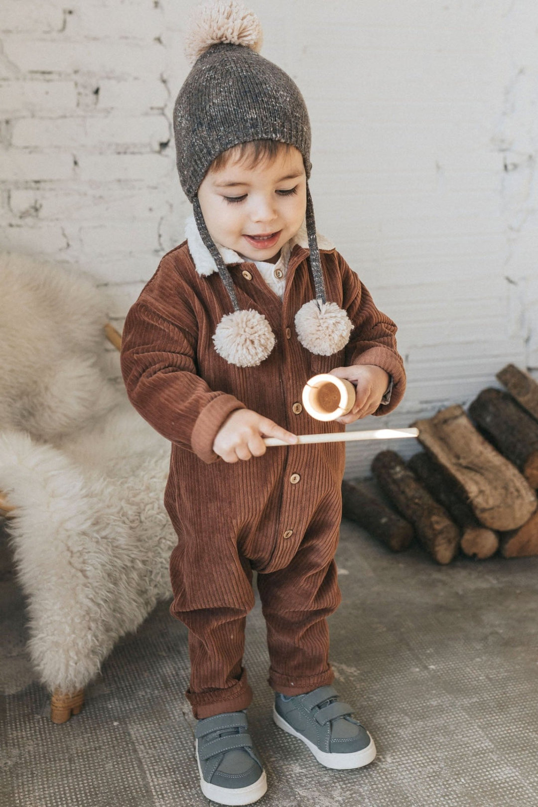 Búho Brown Knit Triple Pom Pom Hat - Millie and John