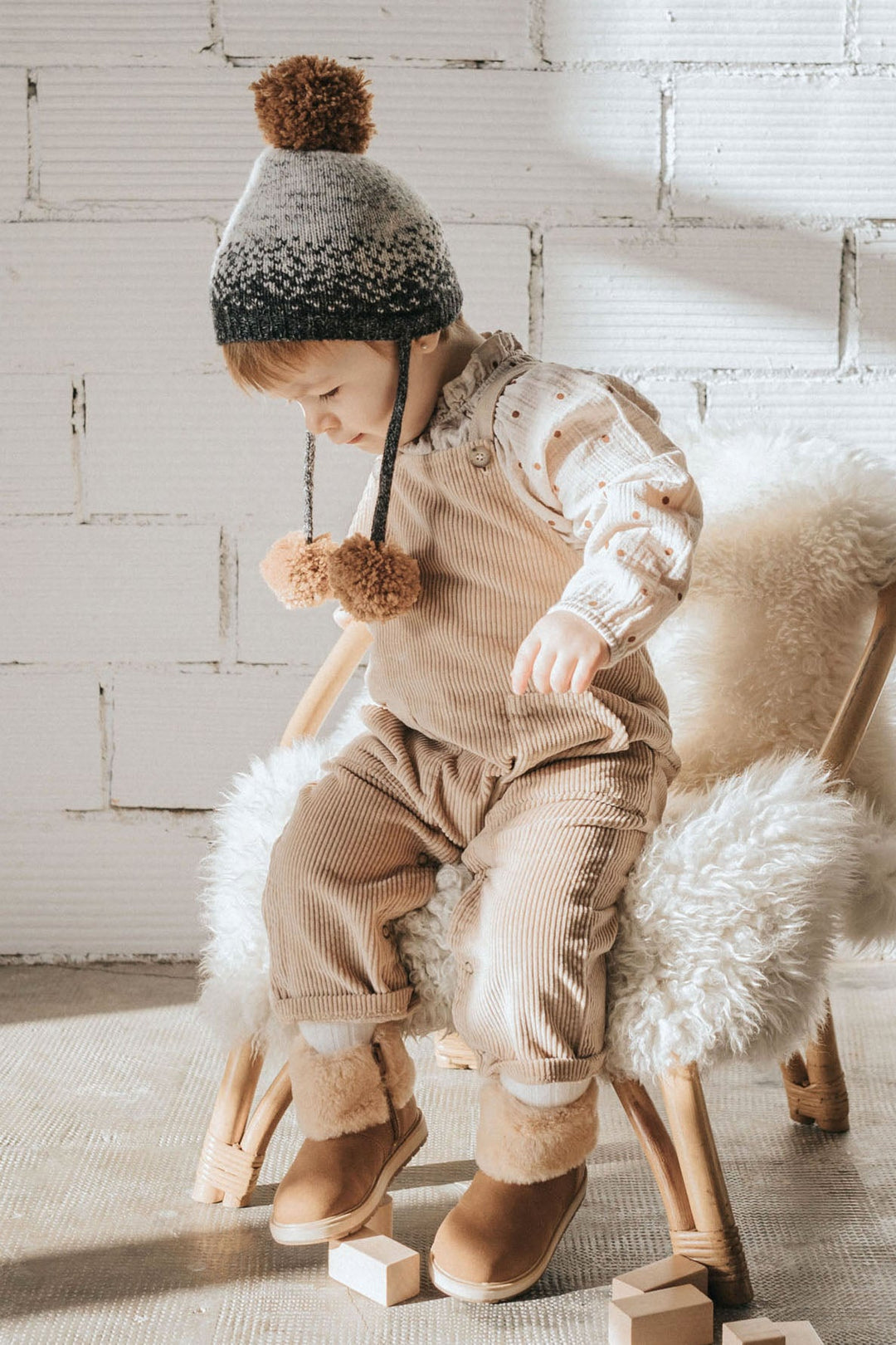 Búho "Ned" Beige Corduroy Dungarees - Millie and John