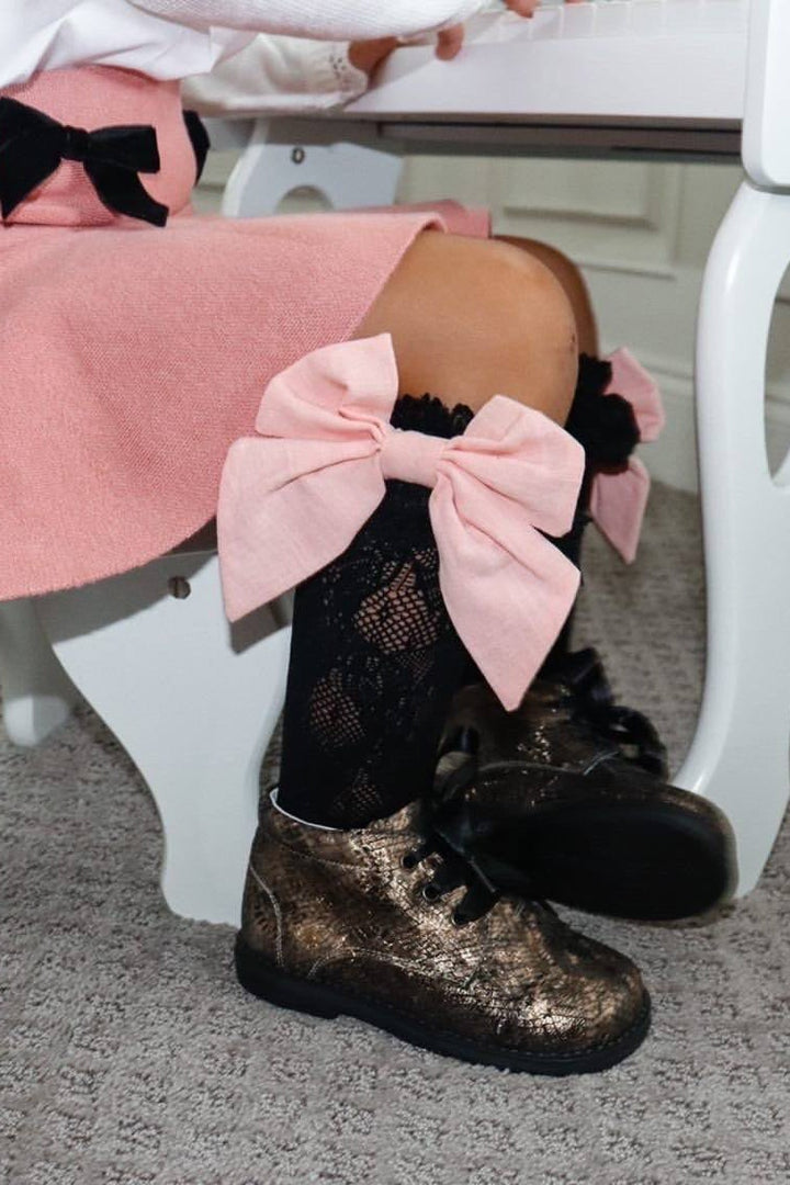 Petite Maison "Lola" Lace Linen Bow Socks - Millie and John