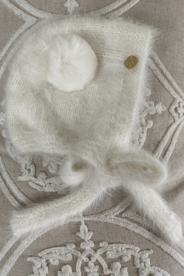 Petit Maison White Cashmere Teddy Hat | Millie and John